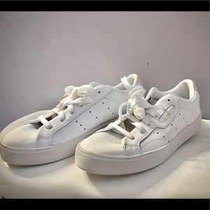 Adidas Women’s Sleek Shoe {size 6} (WHITE)